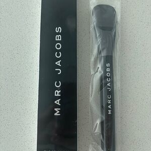 NEW Marc Jacobs liquid foundation brush
